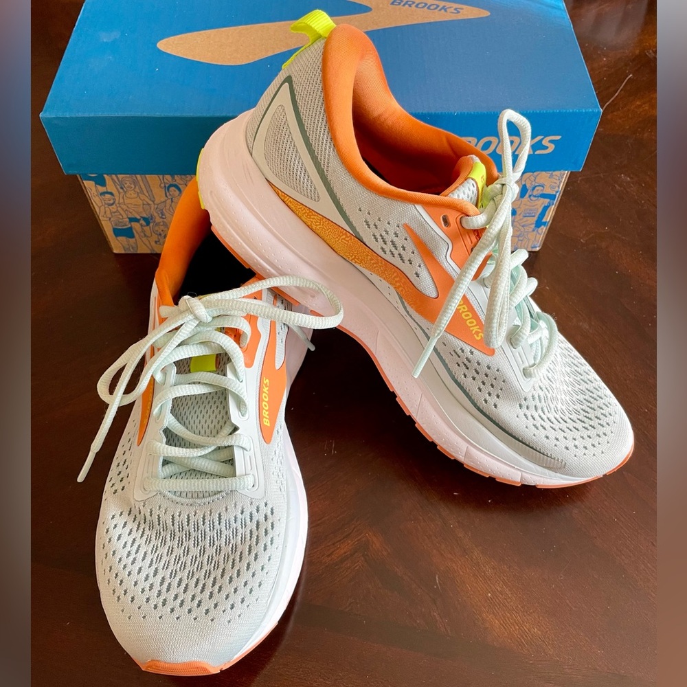 Brooks Trace 3 Women's Running Shoes (Size: 7.5) - Excellent Condition - Picture 3 of 16